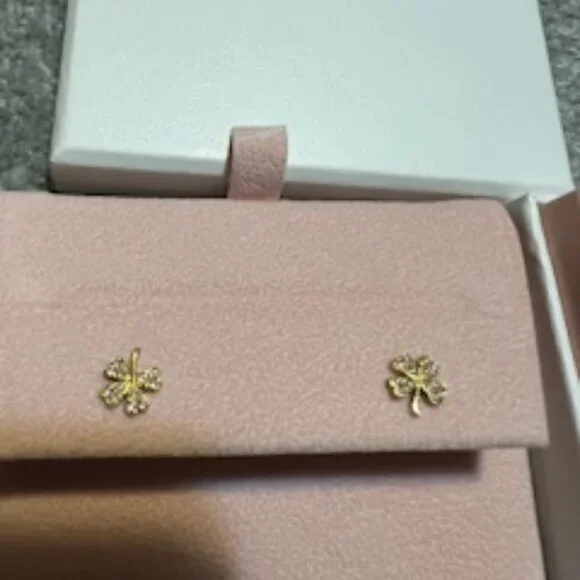 NIB Jennifer Meyer 18Kt. Mini Diamond 4-Leaf Clover Post Earrings - Picture 2 of 7